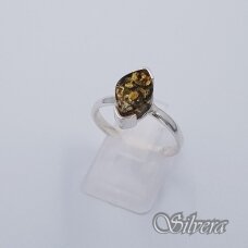 Sidabrinis žiedas su gintaru Z297; 18,5 mm