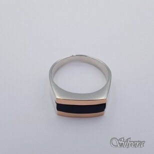 Sidabrinis žiedas su aukso detalėmis ir oniksu Z477; 22 mm