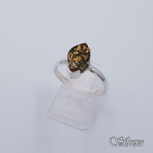 Sidabrinis žiedas su gintaru Z297; 17,5 mm