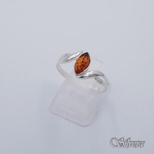 Sidabrinis žiedas su gintaru Z298; 17,5 mm
