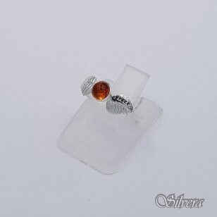 Sidabrinis žiedas su gintaru Z590; 13,5 mm