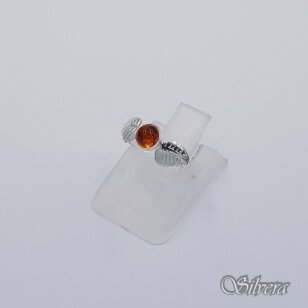 Sidabrinis žiedas su gintaru Z590; 14,5 mm