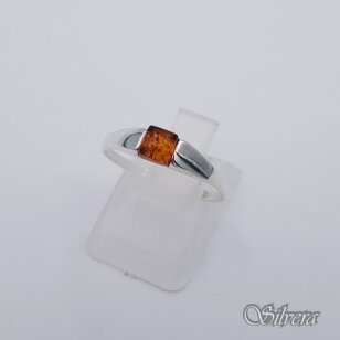 Sidabrinis žiedas su gintaru Z601; 15,5 mm