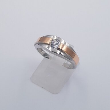 Sudraba gredzens ar zelta detaļām un cirkonu Z0097; 18,5 mm Sudraba gredzens ar zelta detaļām un cirkonu Z0097; 18,5 mm