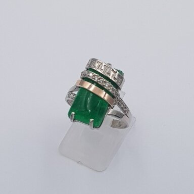 Sudraba gredzens ar zelta detaļām, nefrītu un cirkoniju Z1467; 19 mm Sudraba gredzens ar zelta detaļām, nefrītu un cirkoniju Z1467; 19 mm