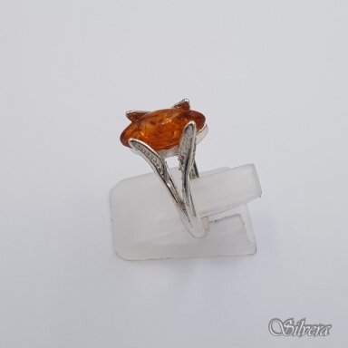 Sidabrinis žiedas su gintaru Z165; 18 mm Sidabrinis žiedas su gintaru Z165; 18 mm