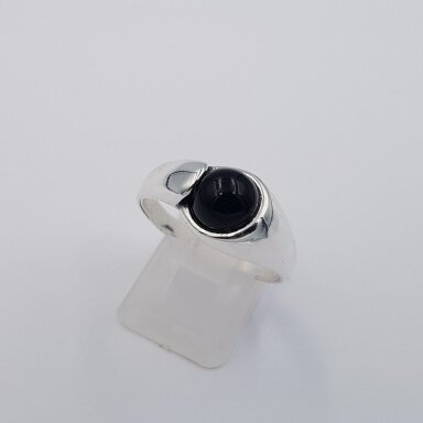 Sidabrinis žiedas su oniksu Z224; 19,5 mm Sidabrinis žiedas su oniksu Z224; 19,5 mm