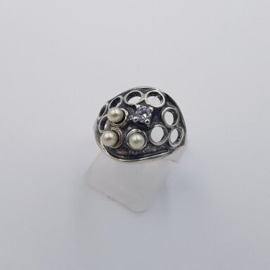 Sidabrinis žiedas su perlais ir cirkoniu Z1344; 17,5 mm Sidabrinis žiedas su perlais ir cirkoniu Z1344; 17,5 mm