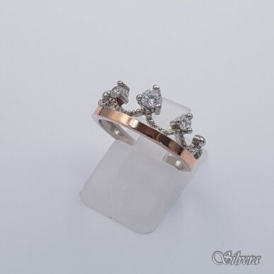 Sidabrinis žiedas su aukso detalėmis ir cirkoniais Z593; 18 mm Sidabrinis žiedas su aukso detalėmis ir cirkoniais Z593; 18 mm
