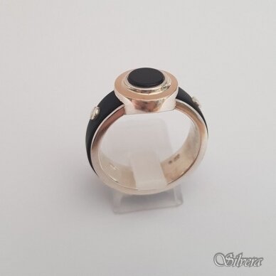 Sidabrinis žiedas su aukso detalėmis, silikonu ir oniksu Z164; 21,5 mm 1