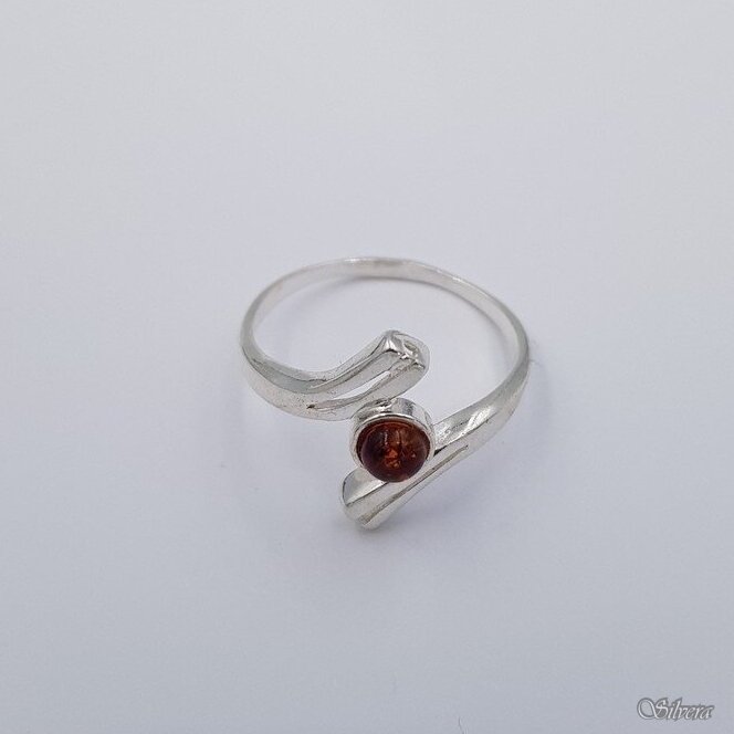 Sidabrinis žiedas su gintaru Z584; 17,5 mm 1 Sidabrinis žiedas su gintaru Z584; 17,5 mm 1