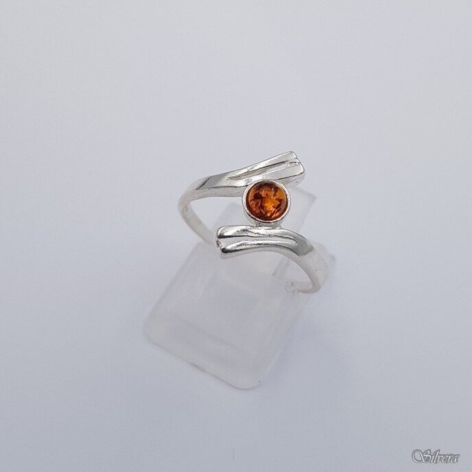 Sidabrinis žiedas su gintaru Z584; 17,5 mm Sidabrinis žiedas su gintaru Z584; 17,5 mm