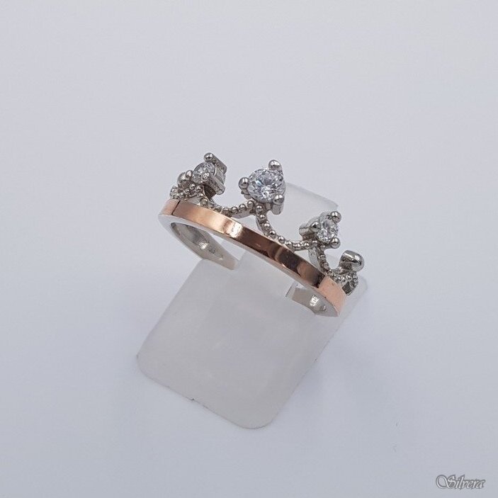 Sidabrinis žiedas su aukso detalėmis ir cirkoniais Z593; 17,5 mm Sidabrinis žiedas su aukso detalėmis ir cirkoniais Z593; 17,5 mm
