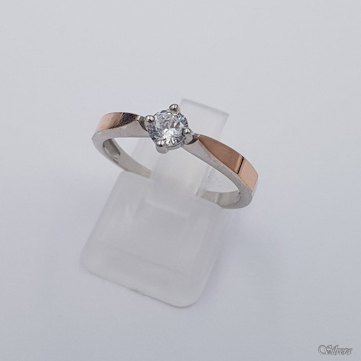 Sidabrinis žiedas su aukso detalėmis ir cirkoniu Z0001; 18 mm Sidabrinis žiedas su aukso detalėmis ir cirkoniu Z0001; 18 mm
