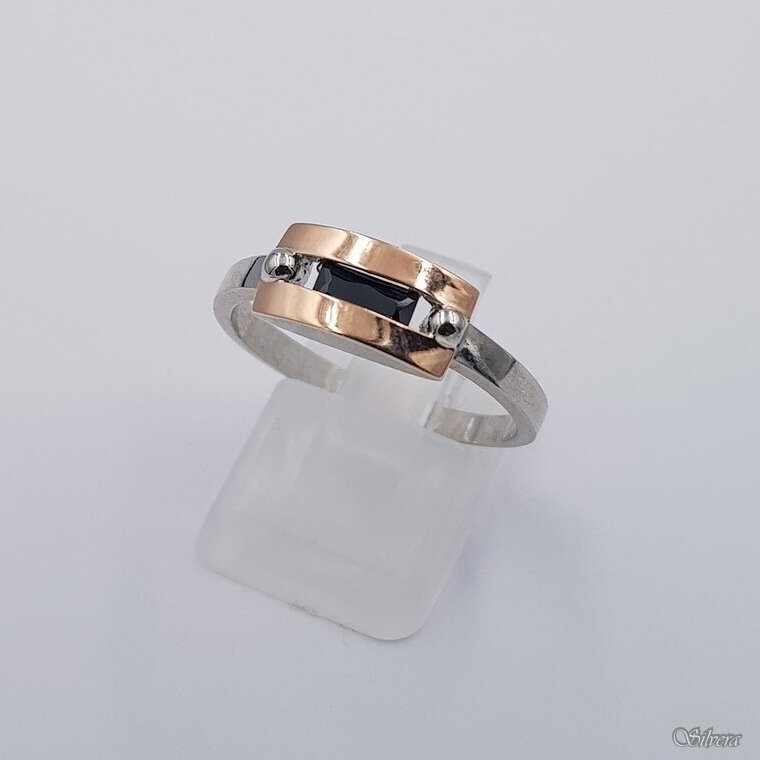 Sudraba gredzens ar zelta detaļām un cirkonu Z1996; 19 mm Sudraba gredzens ar zelta detaļām un cirkonu Z1996; 19 mm