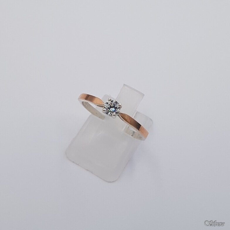 Sudraba gredzens ar zelta detaļām un cirkonu Z0099; 16,5 mm Sudraba gredzens ar zelta detaļām un cirkonu Z0099; 16,5 mm